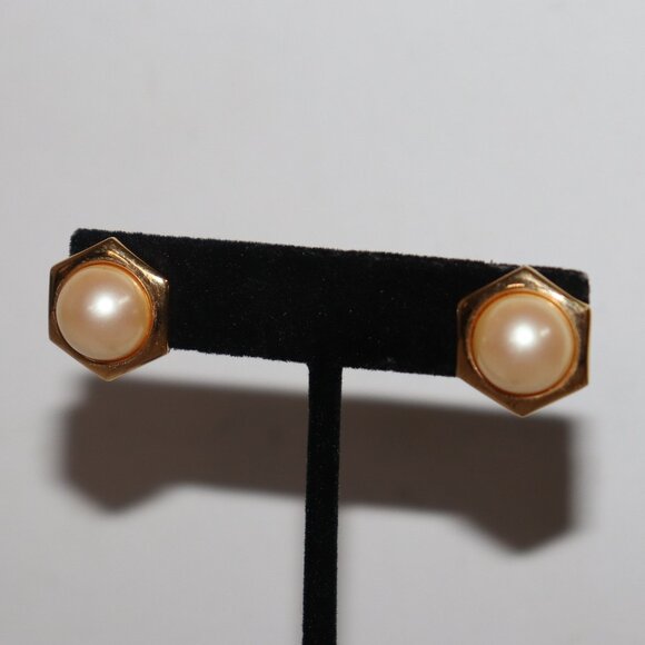 ✨ Vintage Gold & Faux Pearl Post Earrings · 0.75" · Timeless Charm 🤍 - Picture 1 of 5